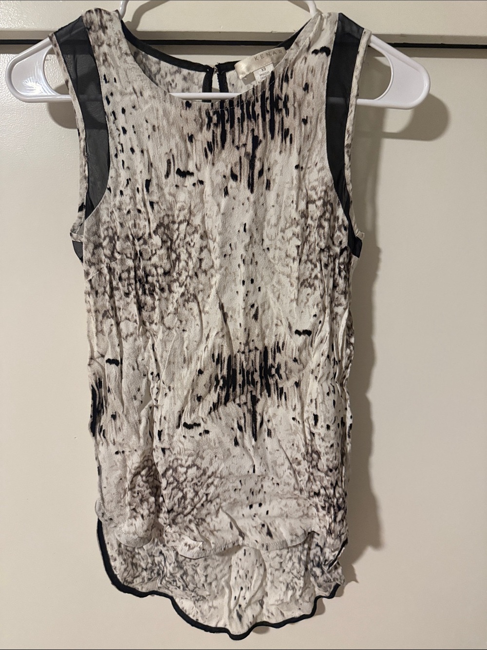 Kensie Black and White Printed Sleeveless Camisole